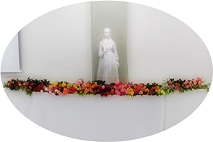 看護の日 記念行事「ナイチンゲール像と献花」