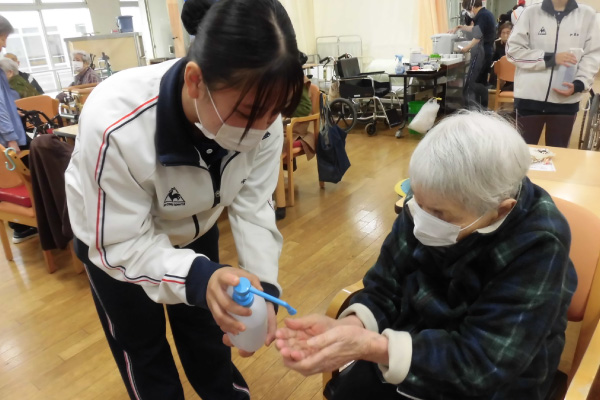 坪井先生と下山途中の劇場跡にて