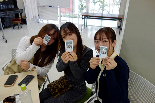 チェキで思い出をプレゼント