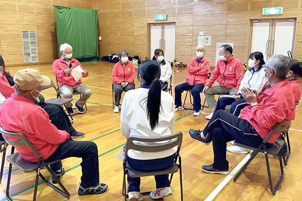 老人クラブのみなさんと交流会