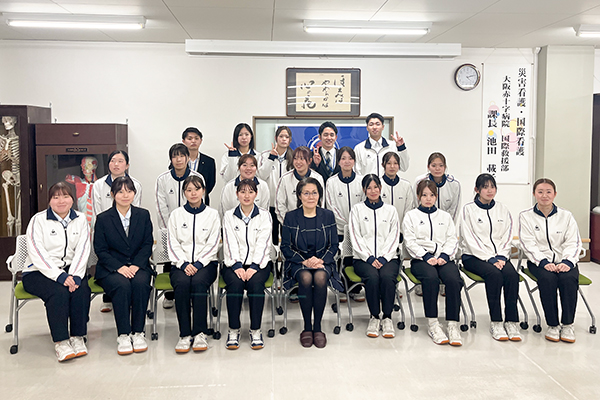 大阪赤十字病院国際看護師による講義