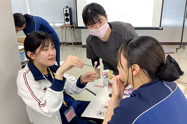 歯科医師の指導による口腔ケア