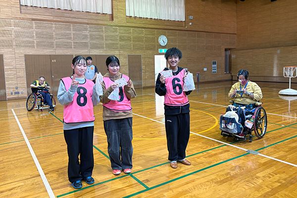 愛媛エンジェルスのみなさんから卒業祝い