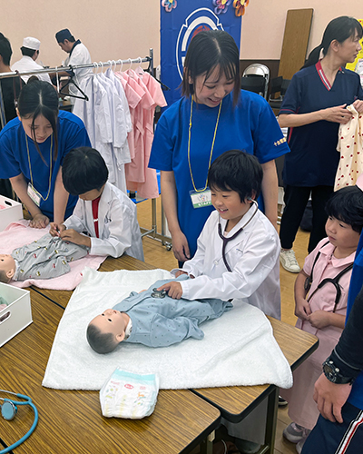 赤ちゃんのお着替えをしてみよう