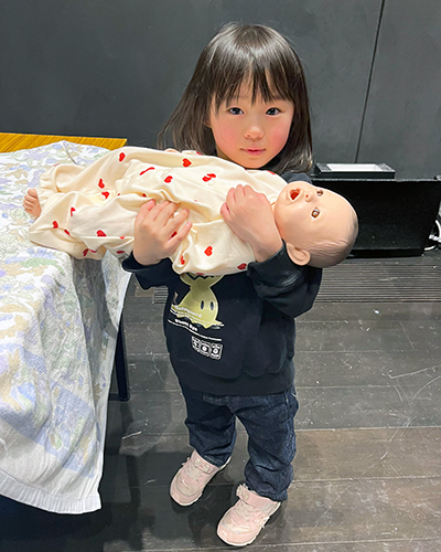 赤ちゃんを抱っこしてみよう