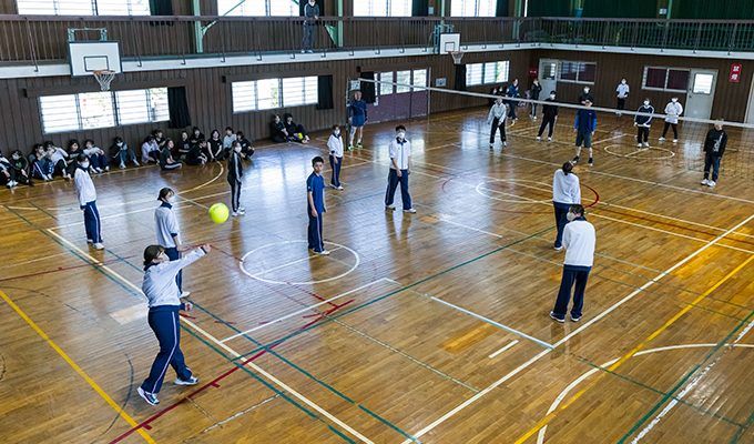 学年対抗バレーボール
